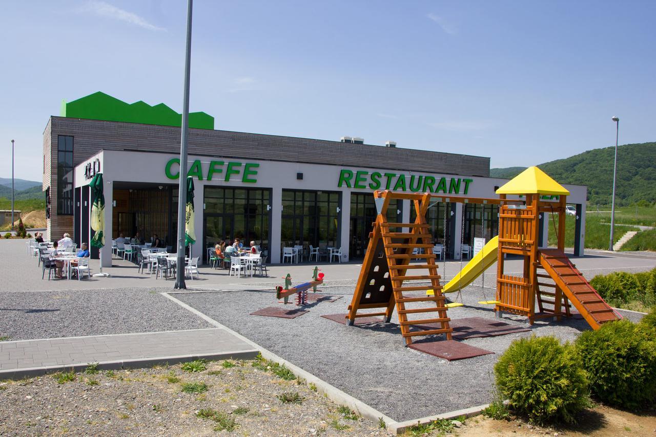 Hotel Lika Jug Brinje Exteriér fotografie