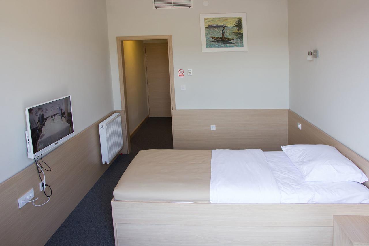 Hotel Lika Jug Brinje Exteriér fotografie