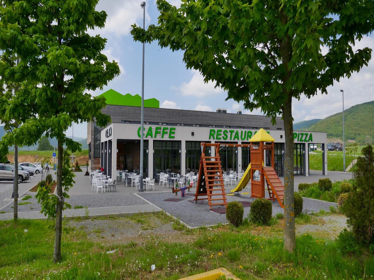 Hotel Lika Jug Brinje Exteriér fotografie